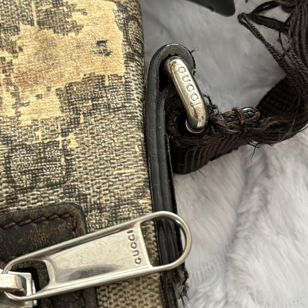 Authentic Gucci crossbody bag. Great for project pieces. - Picture 9 of 9